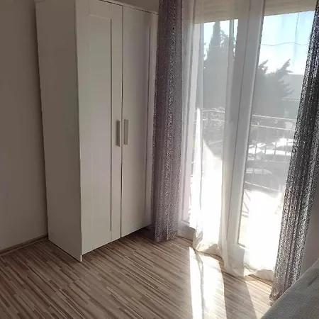 Apartment Three Lions Number 2 *