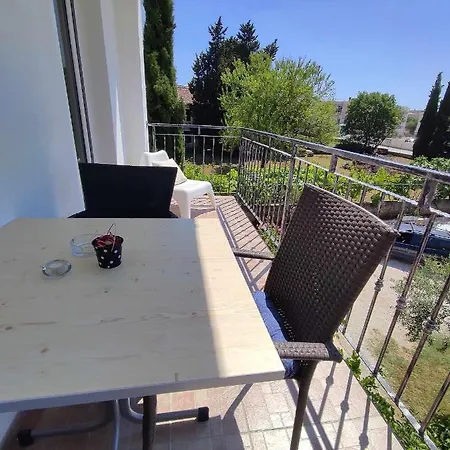 Three Lions Number 2 Apartment Pula