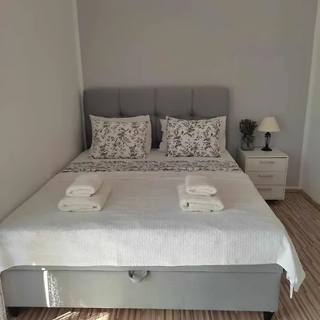 Apartment Three Lions Number 2 *