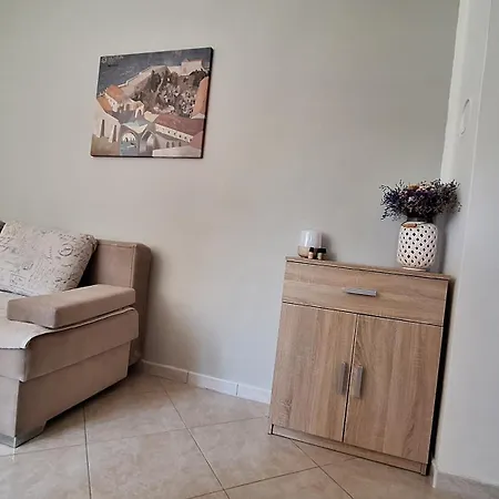 Apartment Three Lions Number 2 *