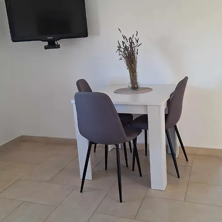 Apartment Three Lions Number 2 *