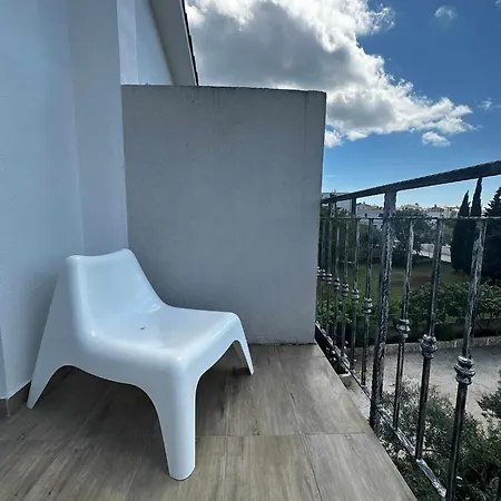 Three Lions Number 2 Apartment