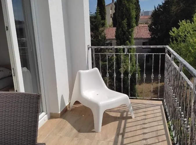 Three Lions Number 2 아파트