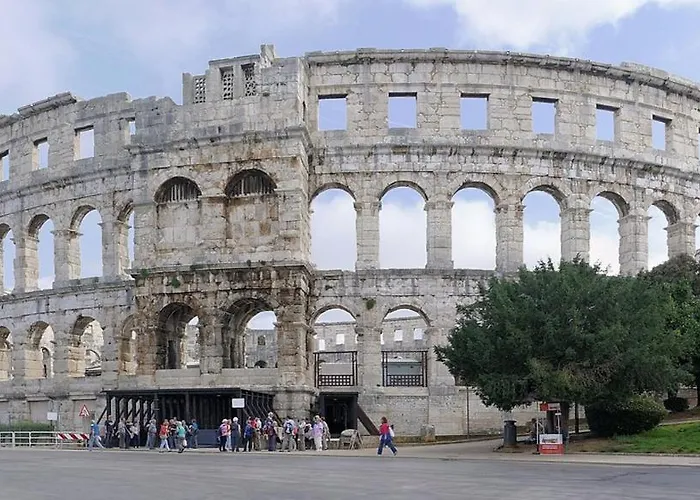 Three Lions Number 2 * 풀라