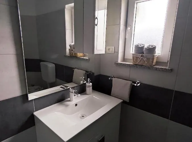 Three Lions Number 2 *