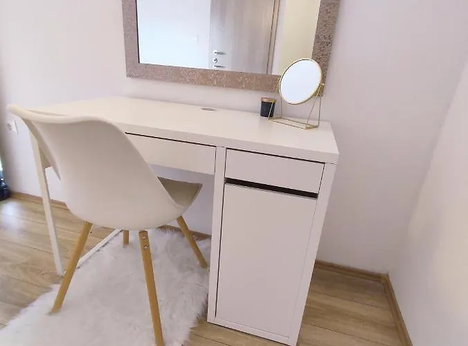 Three Lions Number 2 아파트 풀라