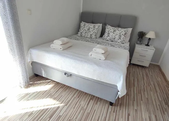 Three Lions Number 2 아파트