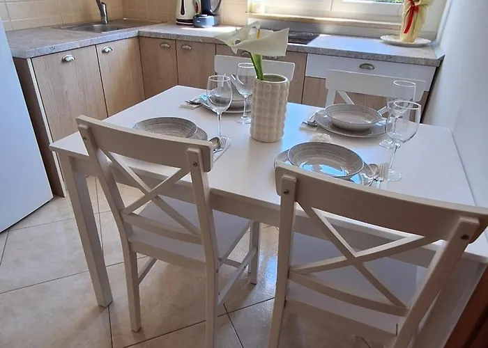 Three Lions Number 2 * 풀라