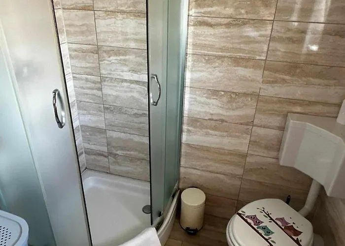 아파트 Three Lions Number 2 *