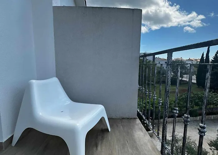 Three Lions Number 2 아파트