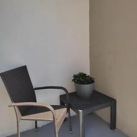 Three Lions Number 2 Apartman