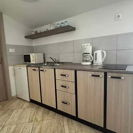 Three Lions Number 2 Apartman