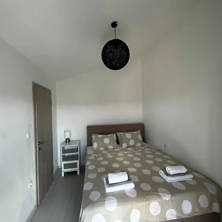 Three Lions Number 2 Apartman *