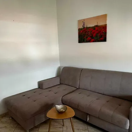 Three Lions Number 2 Apartman Póla